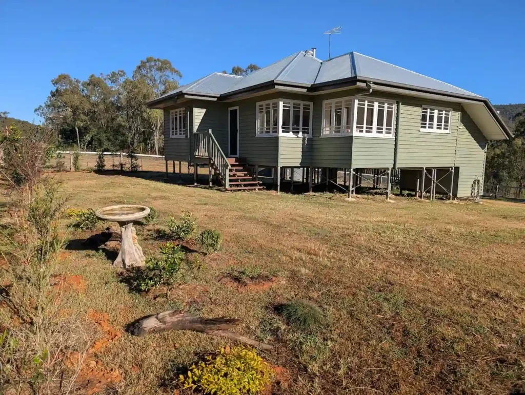 External shot Big Tree Farmhouse